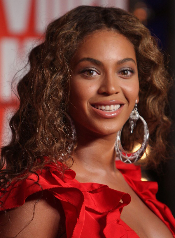 Beyonce S Sexy Curly Hairstyle At Mtv Vmas 2009