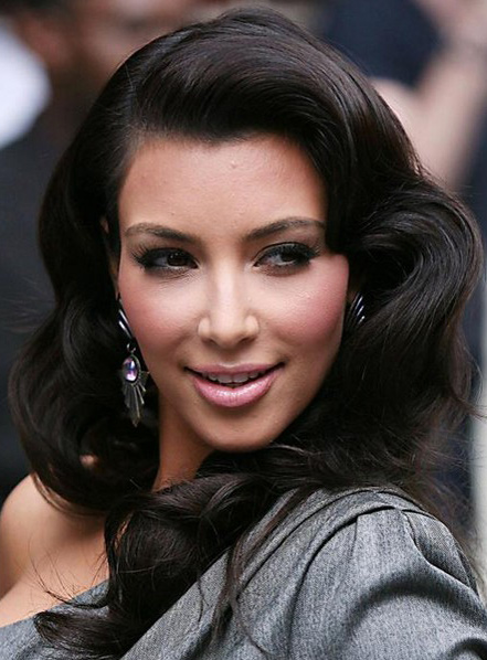 Kim Kardashian S Sexy Long Wavy Hairstyle